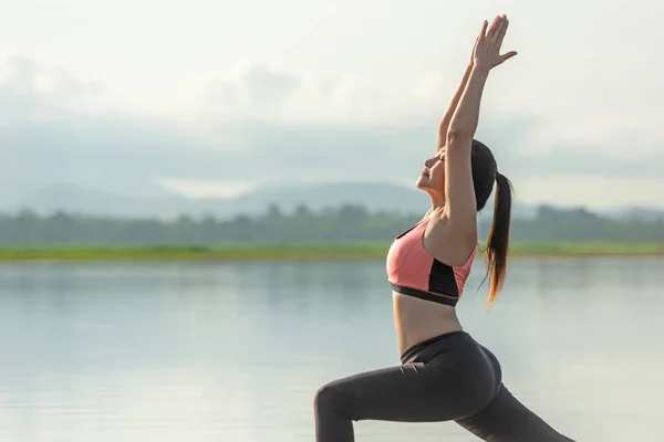 Yoga Frauen Üben Und Posieren Für Ein Gesundes Leben Junge — Stockfoto