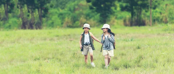 Gruppenbefreundete Kinder Reisen Sommer Die Natur Familie Asien Menschen Tourismus — Stockfoto