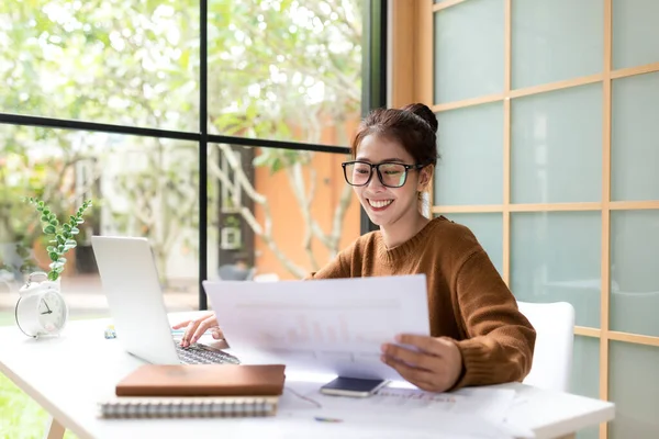 Young People Work Home Laptop Drinking Coffee Morning Relax Home — Stock Photo, Image