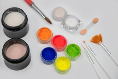 Akrilik çivilerin uygulama ve dekorasyonu için araçlar 