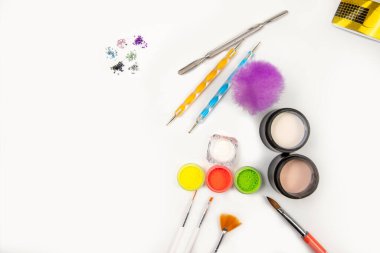 Akrilik çivilerin uygulama ve dekorasyonu için araçlar 