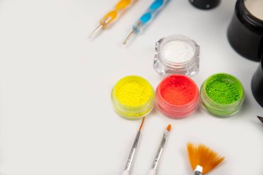 Akrilik çivilerin uygulama ve dekorasyonu için araçlar 