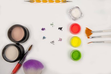 Akrilik çivilerin uygulama ve dekorasyonu için araçlar 