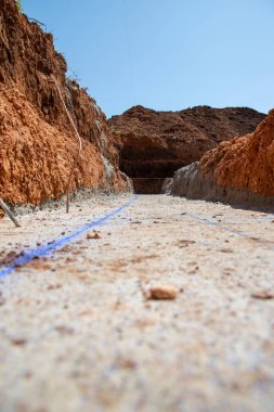 Toprağın hazırlanması, Aziz Petrus 'un temeli ile başlar.