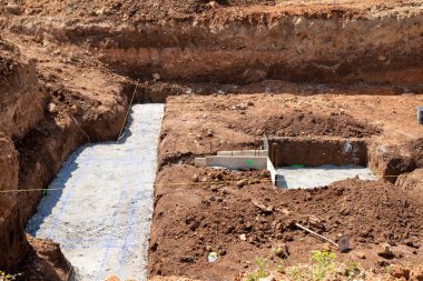 Toprağın hazırlanması, Aziz Petrus 'un temeli ile başlar.