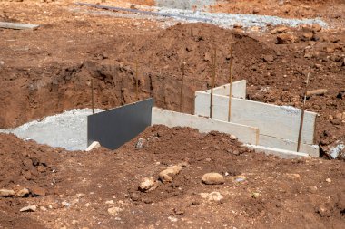 Toprağın hazırlanması, Aziz Petrus 'un temeli ile başlar.