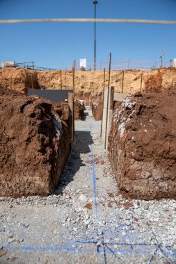 Toprağın hazırlanması, Aziz Petrus 'un temeli ile başlar.