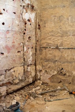 Banyo tamamen yıkıldı ve tekrar yapmaya hazır.. 