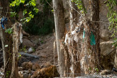 Kötü bakımlı nehirler, her şey selde yok olur.. 