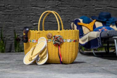 Sahil aksesuarları, yüzme havuzu aksesuarları ev bahçesinde. 