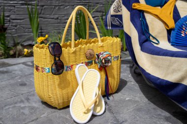 Sahil aksesuarları, yüzme havuzu aksesuarları ev bahçesinde. 