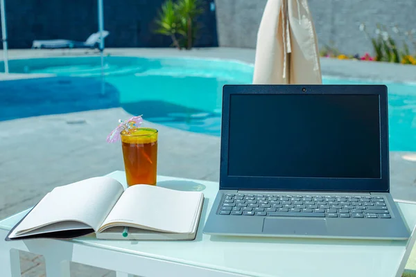 teleworking from the pool at home, the summer office