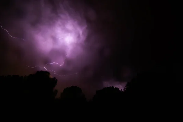 Молния Летняя Буря Молния Гром Фиолетовых Тонах — стоковое фото