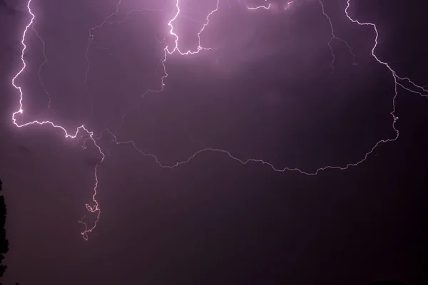 Молния Летняя Буря Молния Гром Фиолетовых Тонах — стоковое фото