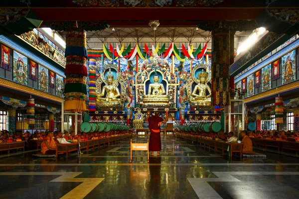 Uma Imagem Bonita Colorida Dos Rituais Dos Templos Budistas Índia Imagem De Stock
