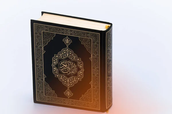 Nowa Koncepcja Islamska Święty Koran Napisaną Kaligrafią Arabską Znaczeniu Koran — Zdjęcie stockowe