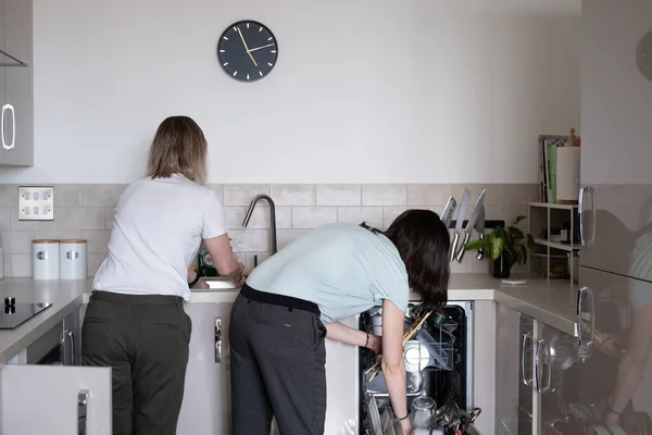 Lesbian Couple Tidying Kitchen Lunch — Φωτογραφία Αρχείου