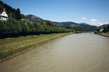 Salzach Nehri manzarası