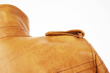 Lüks erkek kıyafetleri ve farklı malzemeler.