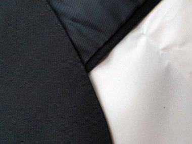 Lüks erkek kıyafetleri ve farklı malzemeler.