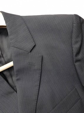 Lüks erkek kıyafetleri ve farklı malzemeler.