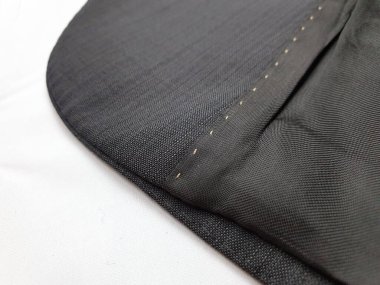 Lüks erkek kıyafetleri ve farklı malzemeler.