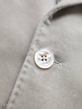 Lüks erkek kıyafetleri ve farklı malzemeler.