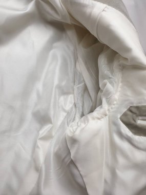 Lüks erkek kıyafetleri ve farklı malzemeler.