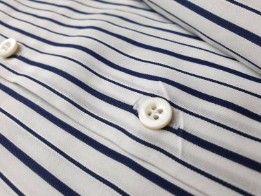 Lüks erkek kıyafetleri ve farklı malzemeler.