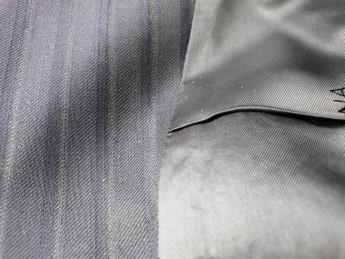 Lüks erkek kıyafetleri ve farklı malzemeler.