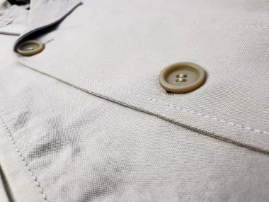 Lüks erkek kıyafetleri ve farklı malzemeler.