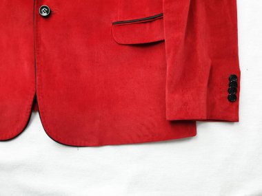 Lüks erkek kıyafetleri ve farklı malzemeler.