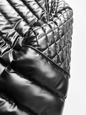 Lüks erkek kıyafetleri ve farklı malzemeler.