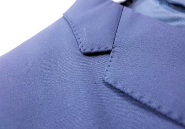 Lüks erkek kıyafetleri ve farklı malzemeler.