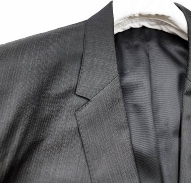 Lüks erkek kıyafetleri ve farklı malzemeler.