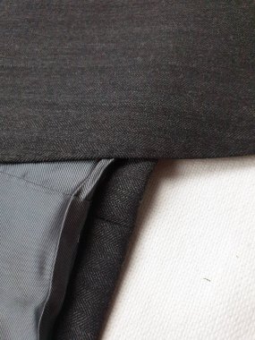 Lüks erkek kıyafetleri ve farklı malzemeler.