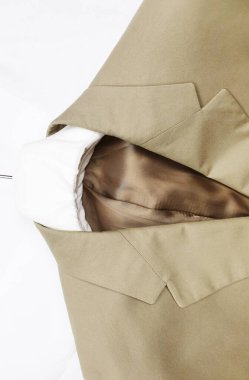 Lüks erkek kıyafetleri ve farklı malzemeler.