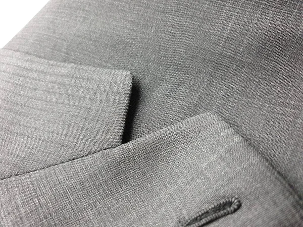 Lüks erkek kıyafetleri ve farklı malzemeler.