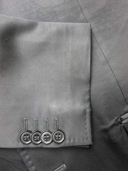 Lüks erkek kıyafetleri ve farklı malzemeler.