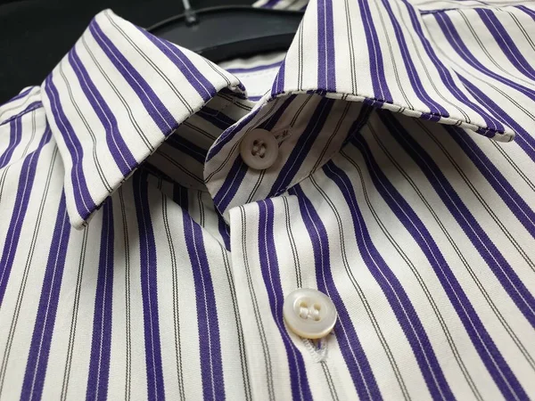 Lüks erkek kıyafetleri ve farklı malzemeler.