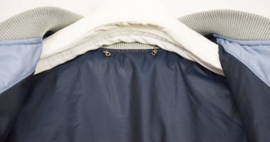 Lüks erkek kıyafetleri ve farklı malzemeler.