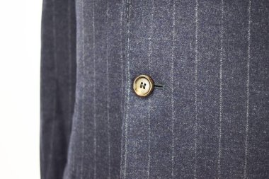 Lüks erkek kıyafetleri ve farklı malzemeler.