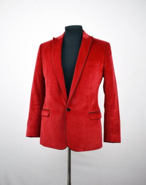 Lüks erkek kıyafetleri ve farklı malzemeler.