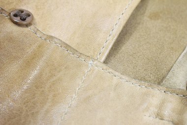 Lüks erkek kıyafetleri ve farklı malzemeler.