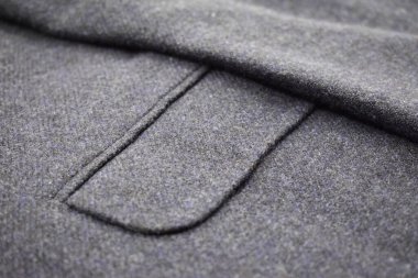 Lüks erkek kıyafetleri ve farklı malzemeler.