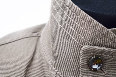 Lüks erkek kıyafetleri ve farklı malzemeler.