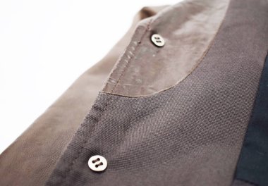 Lüks erkek kıyafetleri ve farklı malzemeler.