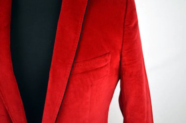 Lüks erkek kıyafetleri ve farklı malzemeler.