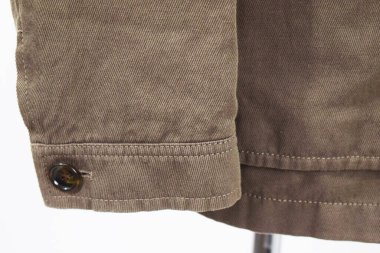 Lüks erkek kıyafetleri ve farklı malzemeler.