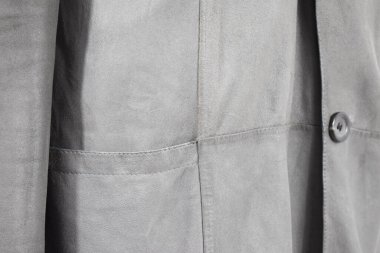 Lüks erkek kıyafetleri ve farklı malzemeler.